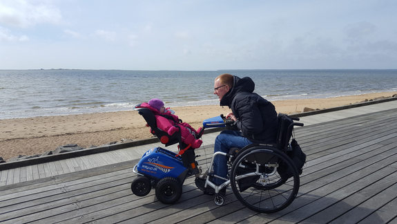 Hjælpemotor til kørestol - Swiss Trac på Hjerting strand