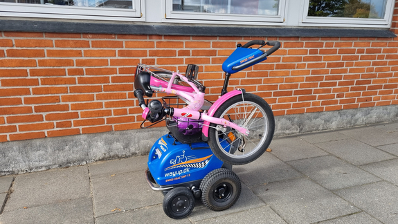 Swiss Trac hjælpemotor til kørestol med løbecykel